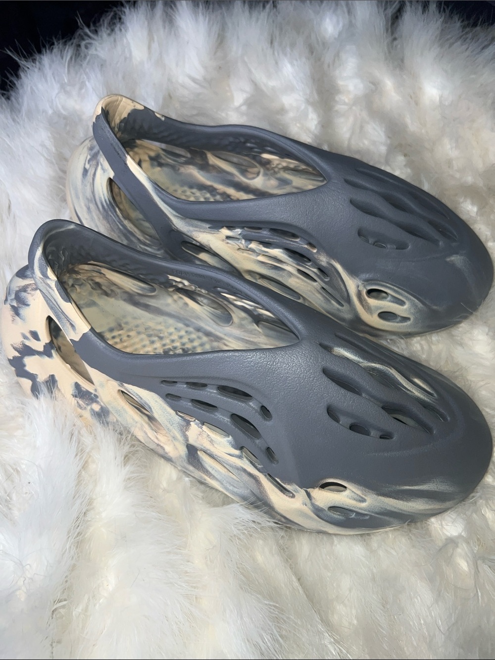 Adidas Yeezy Crocs Gray and Beige Foam Slip-On Clog Sculpted Vent Design 9